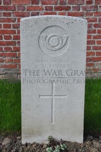 RUE-PETILLON MILITARY CEMETERY, FLEURBAIX - ROBERTS, A M