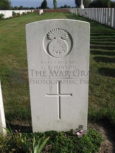 RUE-PETILLON MILITARY CEMETERY, FLEURBAIX - ROBINSON, G