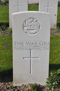 RUE-PETILLON MILITARY CEMETERY, FLEURBAIX - ROOT, J V W
