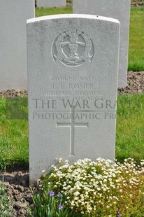 RUE-PETILLON MILITARY CEMETERY, FLEURBAIX - ROSIER, E E