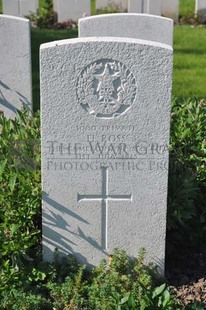RUE-PETILLON MILITARY CEMETERY, FLEURBAIX - ROSS, H