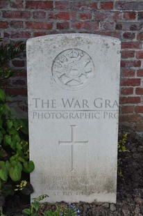RUE-PETILLON MILITARY CEMETERY, FLEURBAIX - RUNDLE, RAYMOND WALLIS