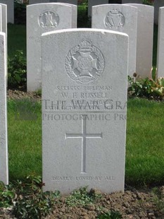 RUE-PETILLON MILITARY CEMETERY, FLEURBAIX - RUSSELL, WILLIAM FREDERICK