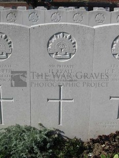 RUE-PETILLON MILITARY CEMETERY, FLEURBAIX - RYALL, H
