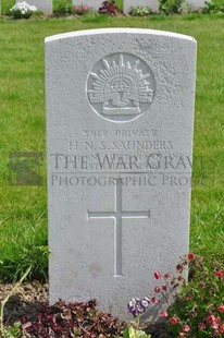RUE-PETILLON MILITARY CEMETERY, FLEURBAIX - SAUNDERS, H N S