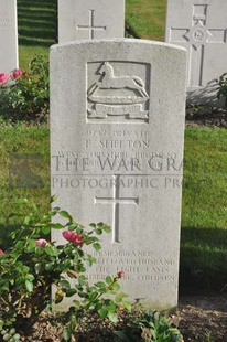 RUE-PETILLON MILITARY CEMETERY, FLEURBAIX - SHELTON, ERNEST