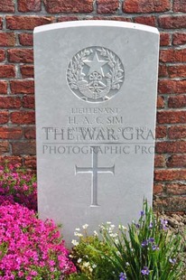 RUE-PETILLON MILITARY CEMETERY, FLEURBAIX - SIM, H A C