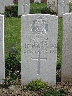 RUE-PETILLON MILITARY CEMETERY, FLEURBAIX - SKIPPER, H E
