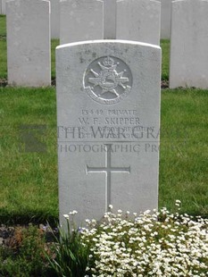 RUE-PETILLON MILITARY CEMETERY, FLEURBAIX - SKIPPER, W F