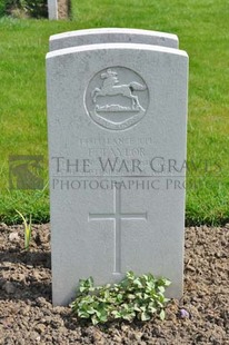 RUE-PETILLON MILITARY CEMETERY, FLEURBAIX - TAYLOR, FRANK