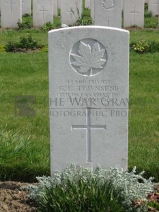 RUE-PETILLON MILITARY CEMETERY, FLEURBAIX - TOWNSEND, G E