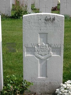 RUE-PETILLON MILITARY CEMETERY, FLEURBAIX - TURNER, FRED