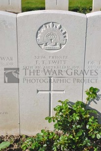 RUE-PETILLON MILITARY CEMETERY, FLEURBAIX - TWITT, F T