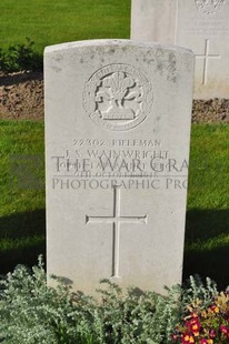 RUE-PETILLON MILITARY CEMETERY, FLEURBAIX - WAINWRIGHT, J S