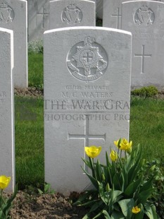 RUE-PETILLON MILITARY CEMETERY, FLEURBAIX - WATERS, M C