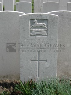 RUE-PETILLON MILITARY CEMETERY, FLEURBAIX - WINCH, E A