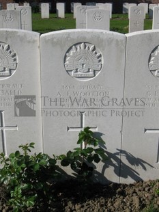 RUE-PETILLON MILITARY CEMETERY, FLEURBAIX - WOOTTON, ALFRED JOHN