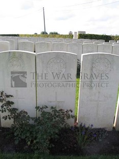 HARINGHE (BANDAGHEM) MILITARY CEMETERY - GOAN, J