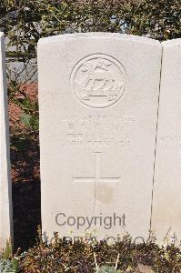 Conde-Sur-L'escaut Communal Cemetery - Camp, E C