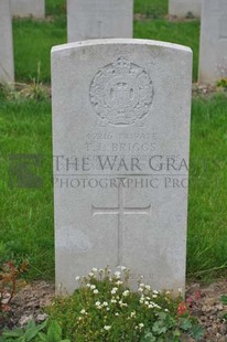 LE GRAND HASARD MILITARY CEMETERY, MORBECQUE - BRIGGS, T L