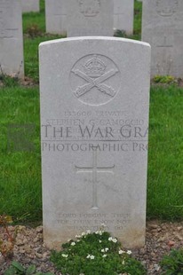 LE GRAND HASARD MILITARY CEMETERY, MORBECQUE - CAMOCCIO, STEPHEN GIUSEPPE