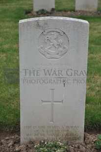 LE GRAND HASARD MILITARY CEMETERY, MORBECQUE - CHAPMAN, DOUGLAS ARTHUR