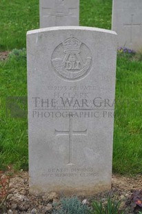 LE GRAND HASARD MILITARY CEMETERY, MORBECQUE - CLARK, HERBERT