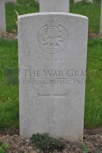 LE GRAND HASARD MILITARY CEMETERY, MORBECQUE - CLAYTON, A