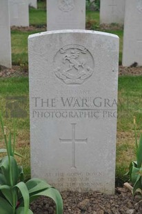 LE GRAND HASARD MILITARY CEMETERY, MORBECQUE - COMBE, GERALD EDWARD