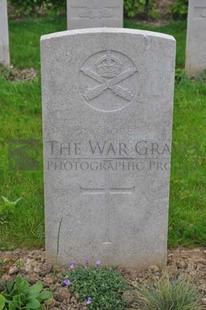 LE GRAND HASARD MILITARY CEMETERY, MORBECQUE - COOPE, R