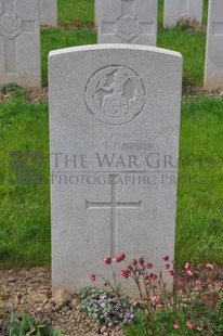 LE GRAND HASARD MILITARY CEMETERY, MORBECQUE - DAVIS, G W T