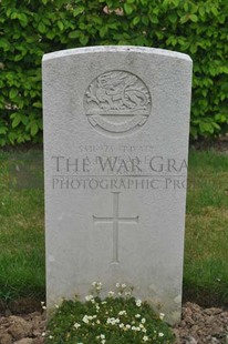 LE GRAND HASARD MILITARY CEMETERY, MORBECQUE - DEANE, ARTHUR DENNIS