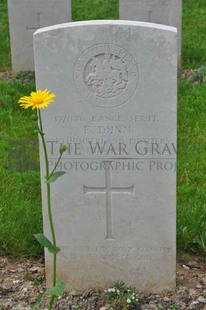 LE GRAND HASARD MILITARY CEMETERY, MORBECQUE - DUNN, F