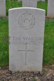 LE GRAND HASARD MILITARY CEMETERY, MORBECQUE - EASTON, J C