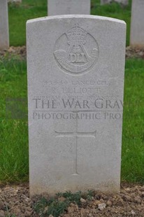 LE GRAND HASARD MILITARY CEMETERY, MORBECQUE - ELLIOTT, R