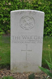 LE GRAND HASARD MILITARY CEMETERY, MORBECQUE - EMBERSON, FREDERICK