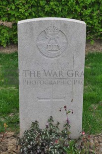 LE GRAND HASARD MILITARY CEMETERY, MORBECQUE - EVANS, T