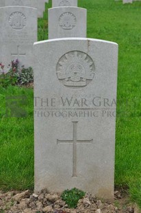 LE GRAND HASARD MILITARY CEMETERY, MORBECQUE - FAHEY, R