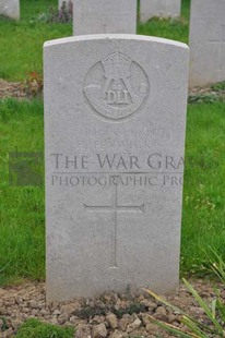 LE GRAND HASARD MILITARY CEMETERY, MORBECQUE - FENWICK, HARRY