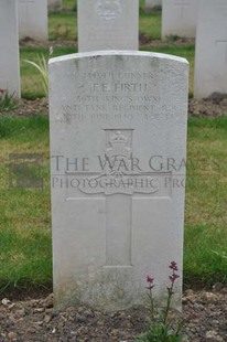 LE GRAND HASARD MILITARY CEMETERY, MORBECQUE - FIRTH, THOMAS EDWARD