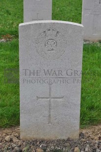 LE GRAND HASARD MILITARY CEMETERY, MORBECQUE - FISHER, FREDERICK WILLIAM