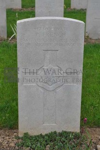 LE GRAND HASARD MILITARY CEMETERY, MORBECQUE - FRENCH, P