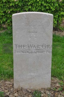 LE GRAND HASARD MILITARY CEMETERY, MORBECQUE - GOMM, CHARLES ROBERT