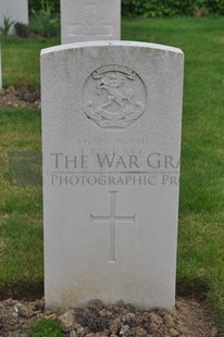 LE GRAND HASARD MILITARY CEMETERY, MORBECQUE - GRACE, LEONARD FRANCIS