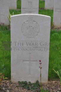 LE GRAND HASARD MILITARY CEMETERY, MORBECQUE - GRAY, WILLIAM JOSEPH