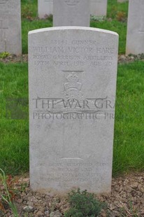 LE GRAND HASARD MILITARY CEMETERY, MORBECQUE - HARE, WILLIAM VICTOR