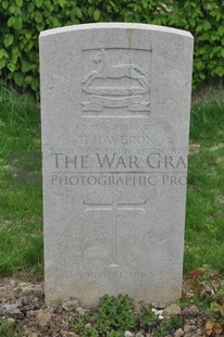 LE GRAND HASARD MILITARY CEMETERY, MORBECQUE - HAVERON, THOMAS