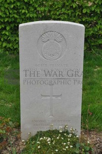 LE GRAND HASARD MILITARY CEMETERY, MORBECQUE - HELON, JOHN WILSON