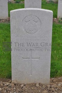 LE GRAND HASARD MILITARY CEMETERY, MORBECQUE - HENDERSON, GEORGE EDWARD