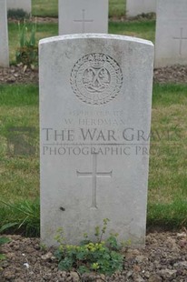 LE GRAND HASARD MILITARY CEMETERY, MORBECQUE - HERDMAN, WALTER